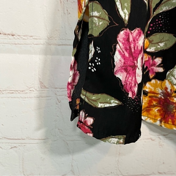 ONLY NECESSITIES Blouse Womens Medium 14/16 Floral Short Sleeve Button Up Top - Picture 9 of 15